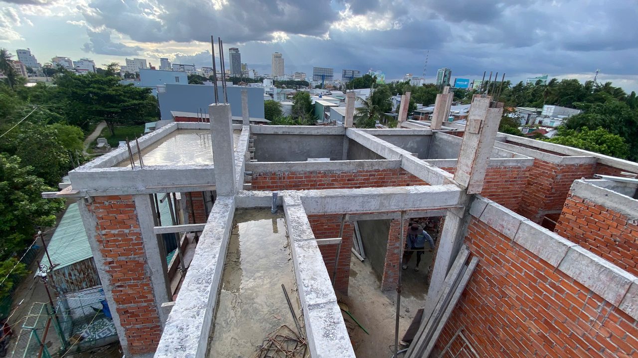 Căn nhà phố đã đổ sàn mái nhìn từ trên cao